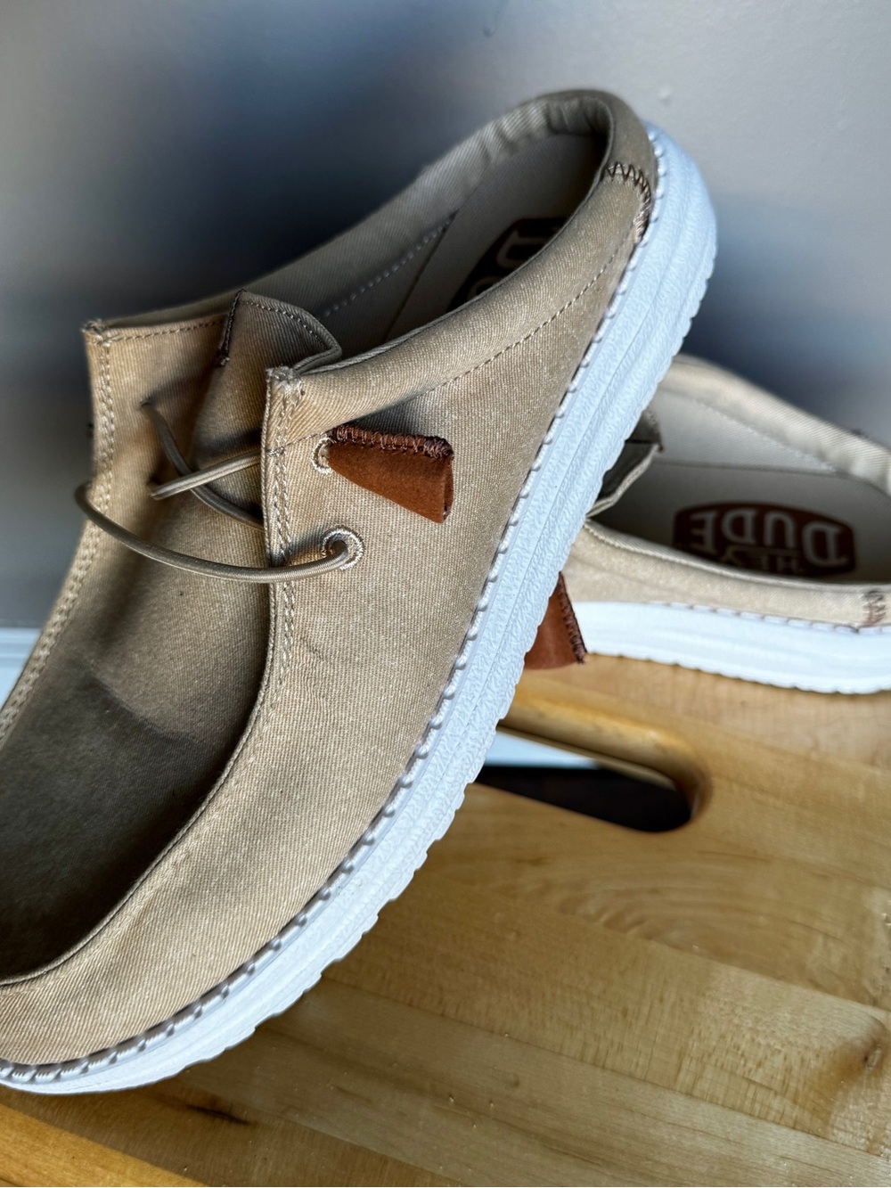 HEY DUDE Men’s Tan Wally Slip-On Canvas Size 8